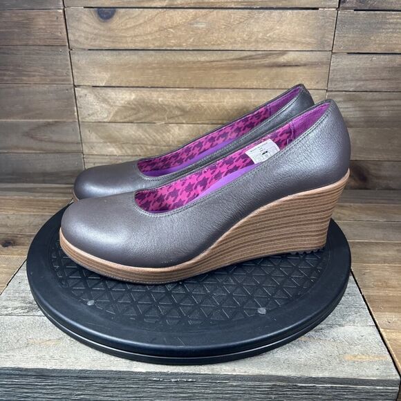 Crocs Heels Womens Size 8.5 Leather A-Leigh Closed Toe Wedge Brown Pumps Shoes - Picture 3 of 10
